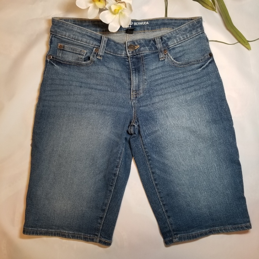 Gap womens jean shorts sz 2 Bermuda faded stretch